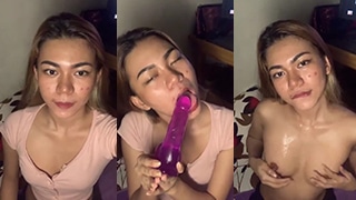 Ngencengin Dildo Ungu Sampai Ngentot