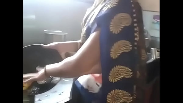Tante Kannada India, Pusar Seksi Dan Pinggul Menggoda