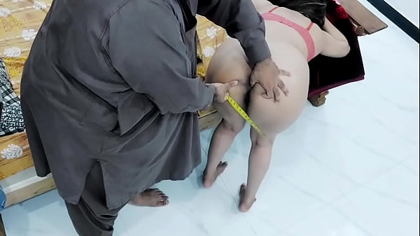Penjahat India Ngentot Cewek Desa Gawar, Pantat Besar Seperti Jalang, Keras Dan Kasar Dalam Posisi Doggy Dengan Audio Hindi Jelas Dan Bicara Romantis