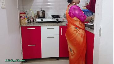 Desi Bhabhi Digebuki Ganas Di Dapur, Kontol Besar Sampai Tembus Belakang