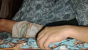 Ibu Tiri Kesepian Tadi Malam, Aku Masukkan Dua Jari Ke Lubangnya Sampe Muncrat