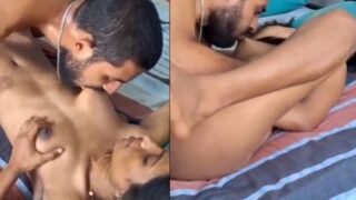 Bf Nakal Gigit-gigit Tetek Ceweknya Sambil Nikmatin Ngewe Anal Desi Yang Basah