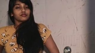 Desi Cewek Lagi Ngocok Di Kamar Mandi Sambil Mandi, Basah Kuyup.