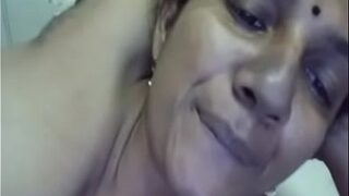 Tamil Aunty Telanjang, Goyangin Tetek Di Video Call Langsung