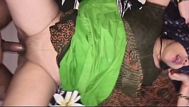 Kakak Tiri Desi Digenjot Habis-habisan Sama Adik Tirinya Pas Di Rumah Berduaan Doang, Film Penuh Dengan Suara Hindi.