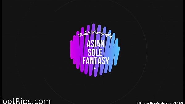 Nikmatin Banget Jilatin Jari-jemari Asia Yang Mulus Basah.
