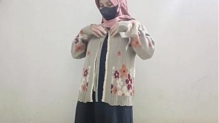 Gadis Hijab Colmek Pakai Timun, Muncrat Basah Kuyup.
