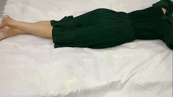 Saat Malam, Step-sisterku Yang Baru 18 Tahun Sendirian Di Kamar, Aku Masuk Dan Menikmati Memeknya Sampai Puas.