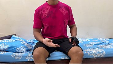 Ibu Tiri Bantu Anak Tiri Yang Luka Mandi, Lalu Godain Dia. Akhirnya Berujung Ngewe, Mulutnya Hisap Kontol Sebelum Digenjot Keras.