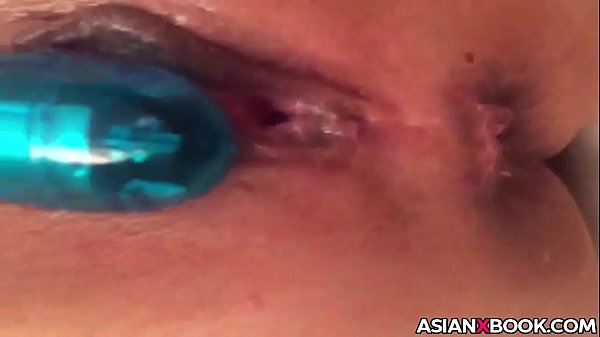Cewek Asia Manja Mainin Buritnya Pake Mainan