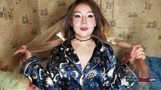 Gadis Gemoy Rusia Paha Gede Mainin Memek Sempitnya Pake Dildo Dalem.