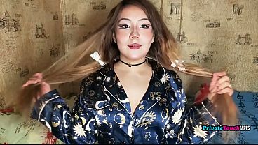 Gadis Gemoy Rusia Paha Gede Mainin Memek Sempitnya Pake Dildo Dalem.
