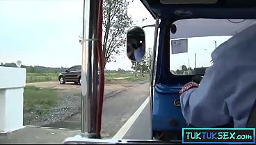 Ibu-ibu Thailand Amatir Digendong Dari Jalanan Terus Dibawa Muter Buat Ngerasain Sensasi.
