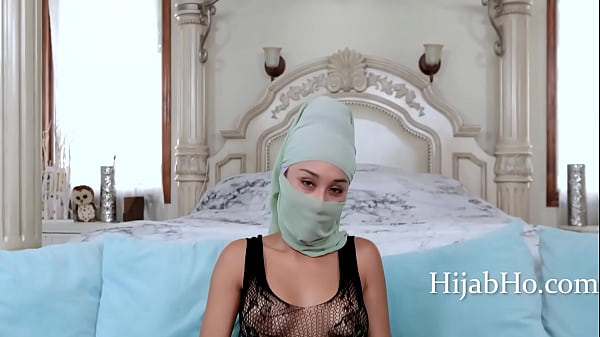 Ibu Tiri Berhijab Bikin Tenang – Cali Lee Bikin Ngilu