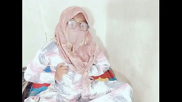 Tante Seksi Indonesia Lagi Viral Colmek Pakai Botol, Bikin Ngilu Dan Basah.