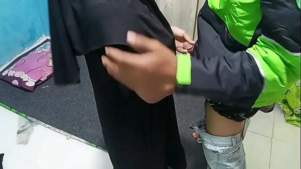 Prank Ngajak Ojol Ngentot, Bikin Si Abang Tegang Sendiri.