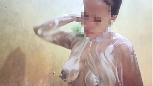Lihatin Aku Mandi Ya Sayang, Biar Basah Semua Badan Kita.