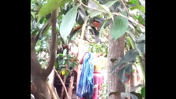 Cewek-cewek India Lagi Mandi, Basah Kuyup, Bikin Ngiler.