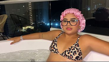 Madrastra Jalang Mandi Telanjang Sama Anak Tiri Di Jacuzzi, Sambil Minta Digenjotin Pas Suami Pergi.