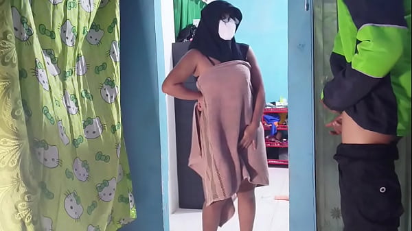 Kepergok Ojol Pas Lagi Sibuk Mainin Kontol Sendiri