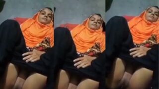 Hijab Dibuka, Pelanggan Nikmatin Memek Basahnya Si Ibu-ibu Pakistan