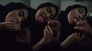 Hijab Dinda Nemenin Ayang Sambil Coli, Bikin Muncrat!