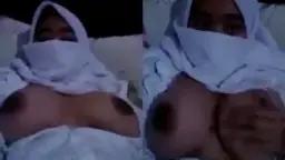 Hijab Toge Buka-bukaan, Meki Basah Kelihatan Jelas.