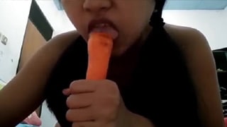 Mahasiswi Colmek Pake Wortel, Muncrat Sange Sampai Banjir