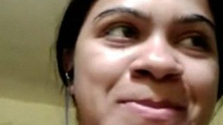 Monalisha Nath Pamer Tubuh Bugil Lewat Video Call Whatsapp.