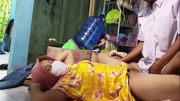 Ajak Ngentot Sama Ibu Tiri Pas Mau Berangkat Sekolah, Jadi Makin Greget