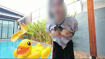 Ngewe Cewek Ala Soshum Di Kolam Villa, Ngentot Sampe Meraung Kesakitan, Kontol Gede Masuk Dalem Dalem