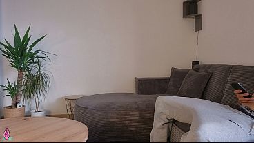 Ibu Tiri Lihat Kontol Anak Tiri Tegang Pas Lagi Bersihin, Bantu Dia Cum Di Pantat Gede Bulatnya.