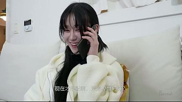 Korea – Cewek Lajang Ngejebak Tukang Servis Di Antara Pahanya Yang Menggoda