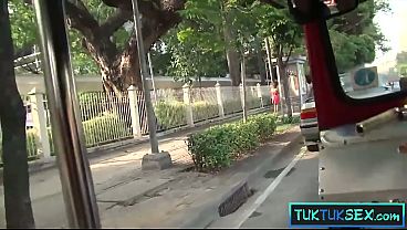 Tuk Tuk Jemput Tante Lokal, Langsung Naik Kontol Gede Sambil Menggelinjang
