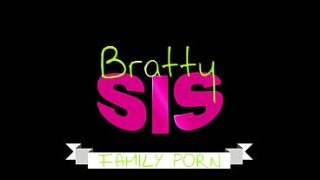 Gracie Gates & Brookie Blair Bilang Ke Abang Tiri “kita Bisa Ngentot Dulu Baru Ke Pantai”