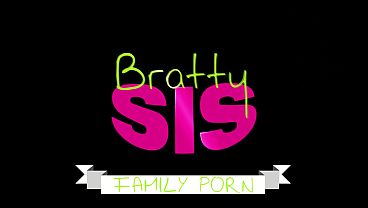 Gracie Gates & Brookie Blair Bilang Ke Abang Tiri “kita Bisa Ngentot Dulu Baru Ke Pantai”