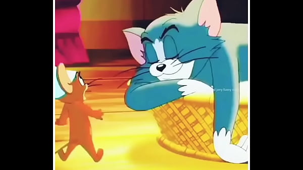 Tom Lagi Ngejar Si Jerry, Tapi Malah Ngacengin Kontolnya Sendiri