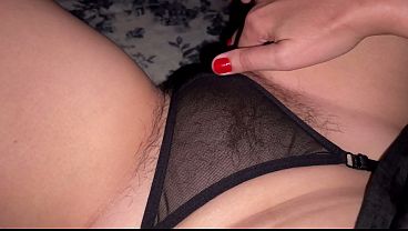 Tonton Ibu Nakal Ini Mainin Memek Bebulunya. Pov Dari Pandangan Pertama.