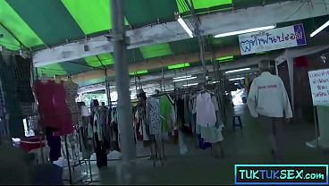 Dua Bule Ngejambak Lidah Tajam Ibu Mungil Thailand, Digebukin Bareng Di Hotel