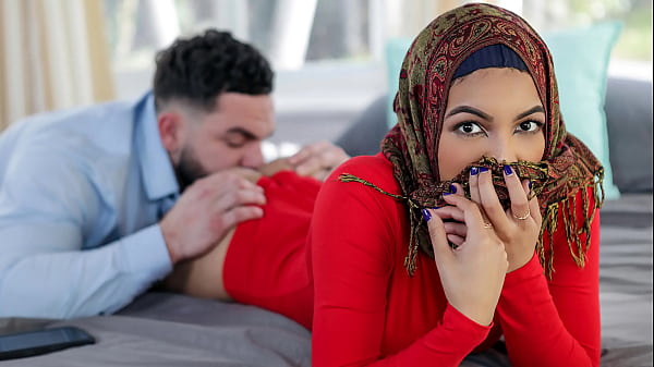 Kakak Tiri Mau Ngajarin Adik Hijabnya Beberapa Hal Sebelum Nikah – Nikmatin Dulu Biar Puas
