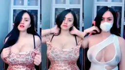 Alondra Dengan Toket Raksasa Bikin Ngiler