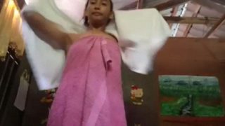 Cewek Kampung Telanjang Bulat Di Gubuk Seng, Siap Digarap.