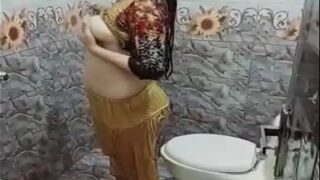Gadis Montok Pakistan Colmek Di Kamar Mandi, Basah Kuyup Dan Menggairahkan
