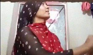 Video Mandi Telanjang Si Bhabhi Desa Yang Seksi Banget