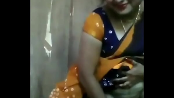 Desi Bhabhi Lagi Mandi, Cipratan Air Bikin Basah Kuyup, Siap Digebukin