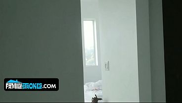 Blonde Sialan Daisy Stone Nerima Crot Di Muka Dari Abang Tiri Yang Horny