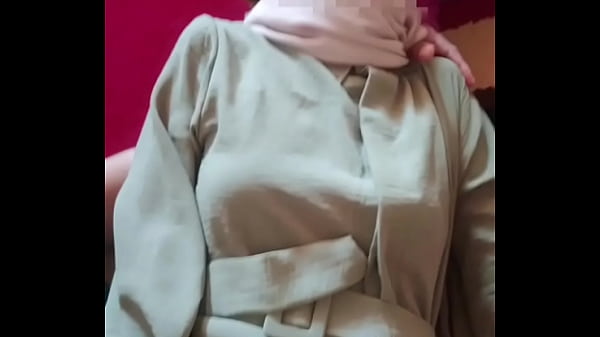 Saudari Tiri Berhijab Digebukin Pas Lebaran, Makin Panas Makin Nikmat