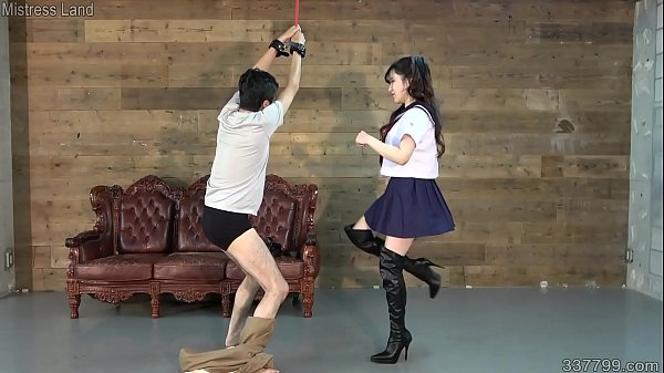Tante Jepang Pamer Bola Bikin Ngilu
