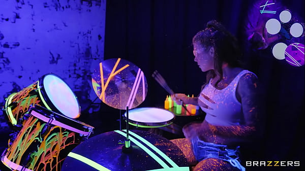 Tonton Trailer Full Bang The Drummer Dari Brazzers, Bikin Makin Pengen Col*