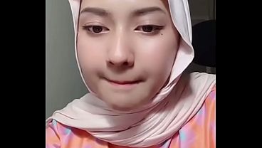 Jilbab Live, Goyang Sambil Joget Bikin Tegang.